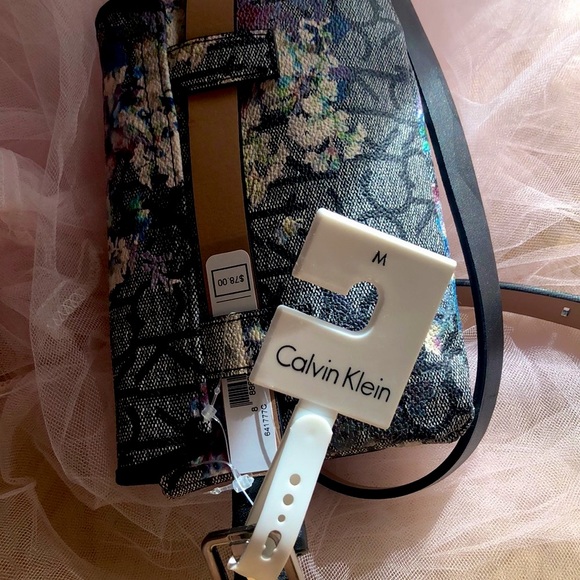 Brand New 🎉Calvin Klein Belt Bag “M” - Picture 2 of 8